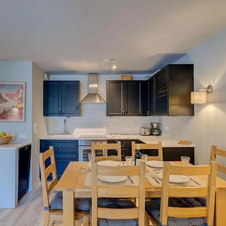 Apartment Fermes Du Montenvers B2, Alpes Agency, Central Chamonix, Sleeps 4-5