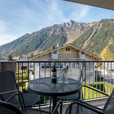 Apartment Fermes Du Montenvers B2, Alpes Agency, Central Chamonix, Sleeps 4-5 * Chamonix
