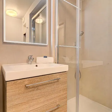 Apartment Fermes Du Montenvers B2, Alpes Agency, Chamonix, Sleeps 4-5 Chamonix