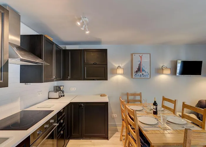 Apartment Fermes Du Montenvers B2, Alpes Agency, Central Chamonix, Sleeps 4-5 * Chamonix