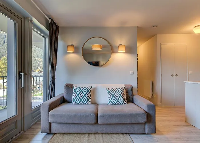 Апартаменты Apartment Fermes Du Montenvers B2, Alpes Agency, Central Chamonix, Sleeps 4-5 Шамони