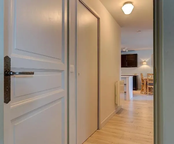 Апартаменты Apartment Fermes Du Montenvers B2, Alpes Agency, Central Chamonix, Sleeps 4-5 Шамони