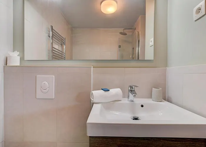 Apartment Fermes Du Montenvers B2, Alpes Agency, Central Chamonix, Sleeps 4-5 * Шамони